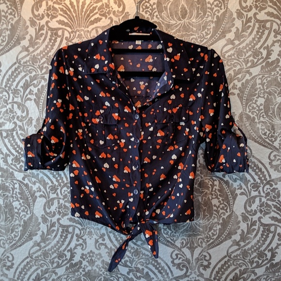 Heart 💓 print crop tie-waist blouse - Picture 3 of 8